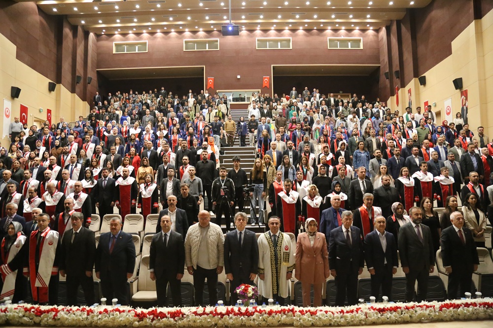Akademik Emeklerin Taçlandığı Gün: Gümüşhane Üniversitesi Mezuniyet Töreni