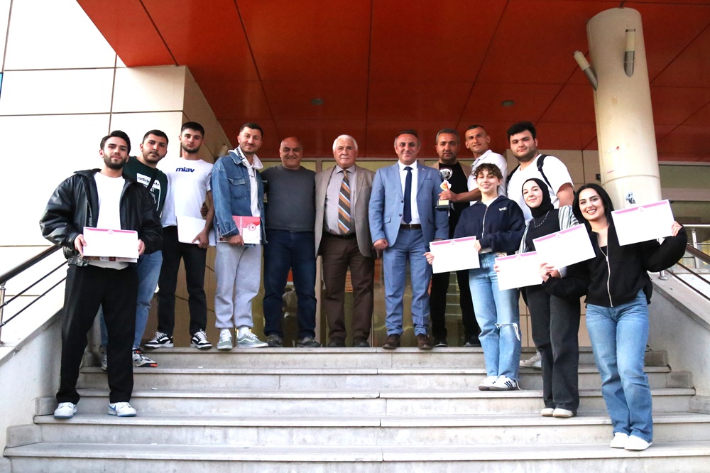 Üniversitemiz Başarılı Sporcularını Ödüllendirdi