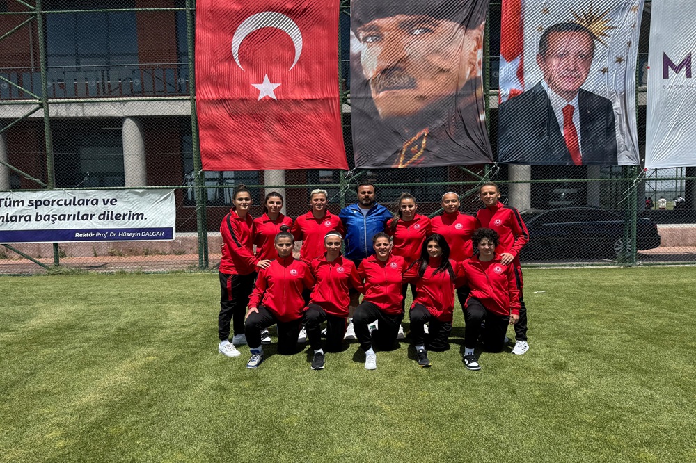 Kadın Futbol Takımımızdan Türkiye Üçüncülüğü Başarısı