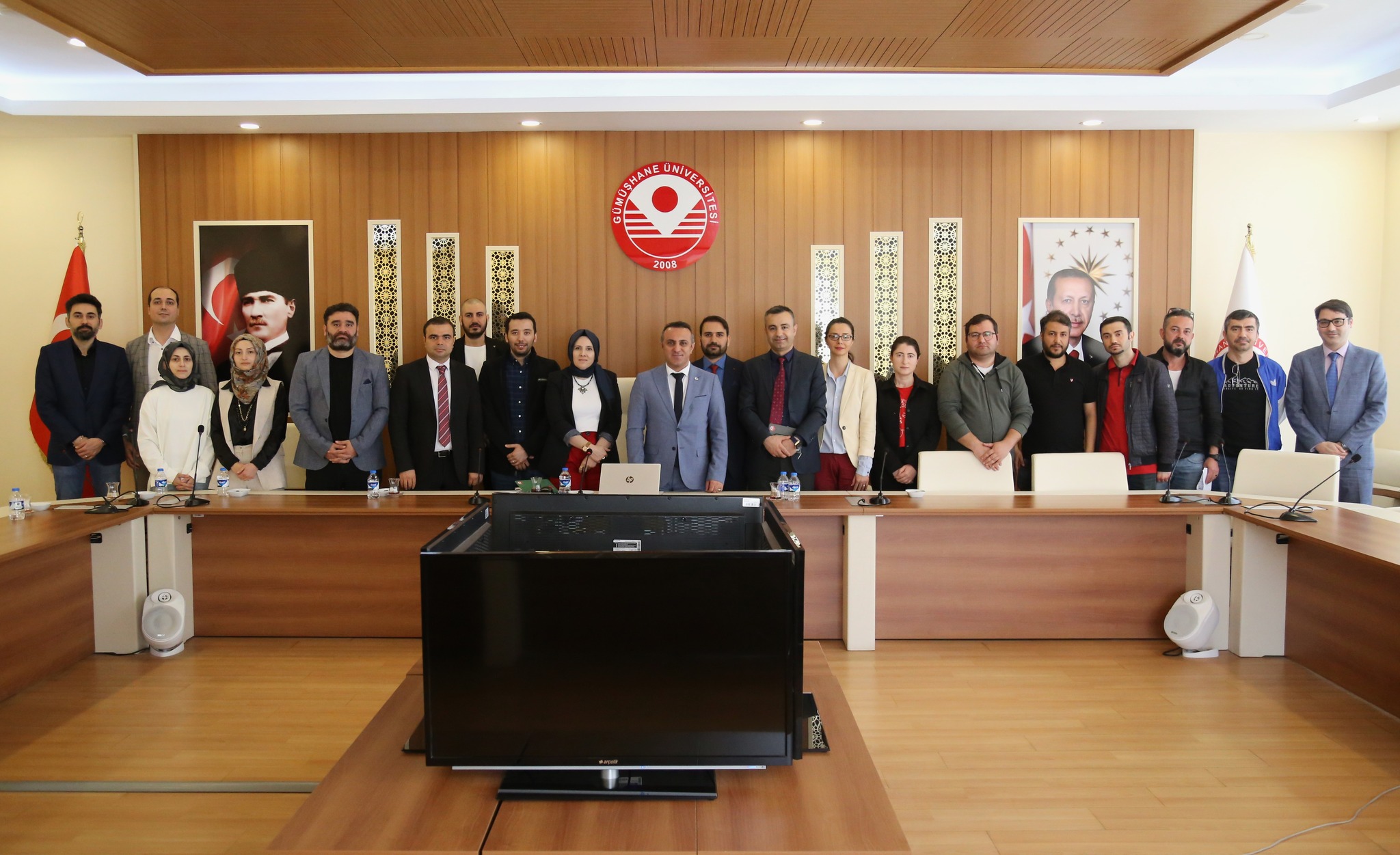 Üniversitemizde Stratejik Akademik Toplantı: Yurt Dışında Lisansüstü Eğitim Alarak Üniversitemizde Görev Yapan Akademisyenlerle Bir Araya Geldik